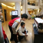 張榮泉先生製作的中興號模型車，精工奇巧，讓孩子們
